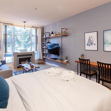 Bright Suite At Ski In/Out Glacier Lodge! Whistler Extérieur photo