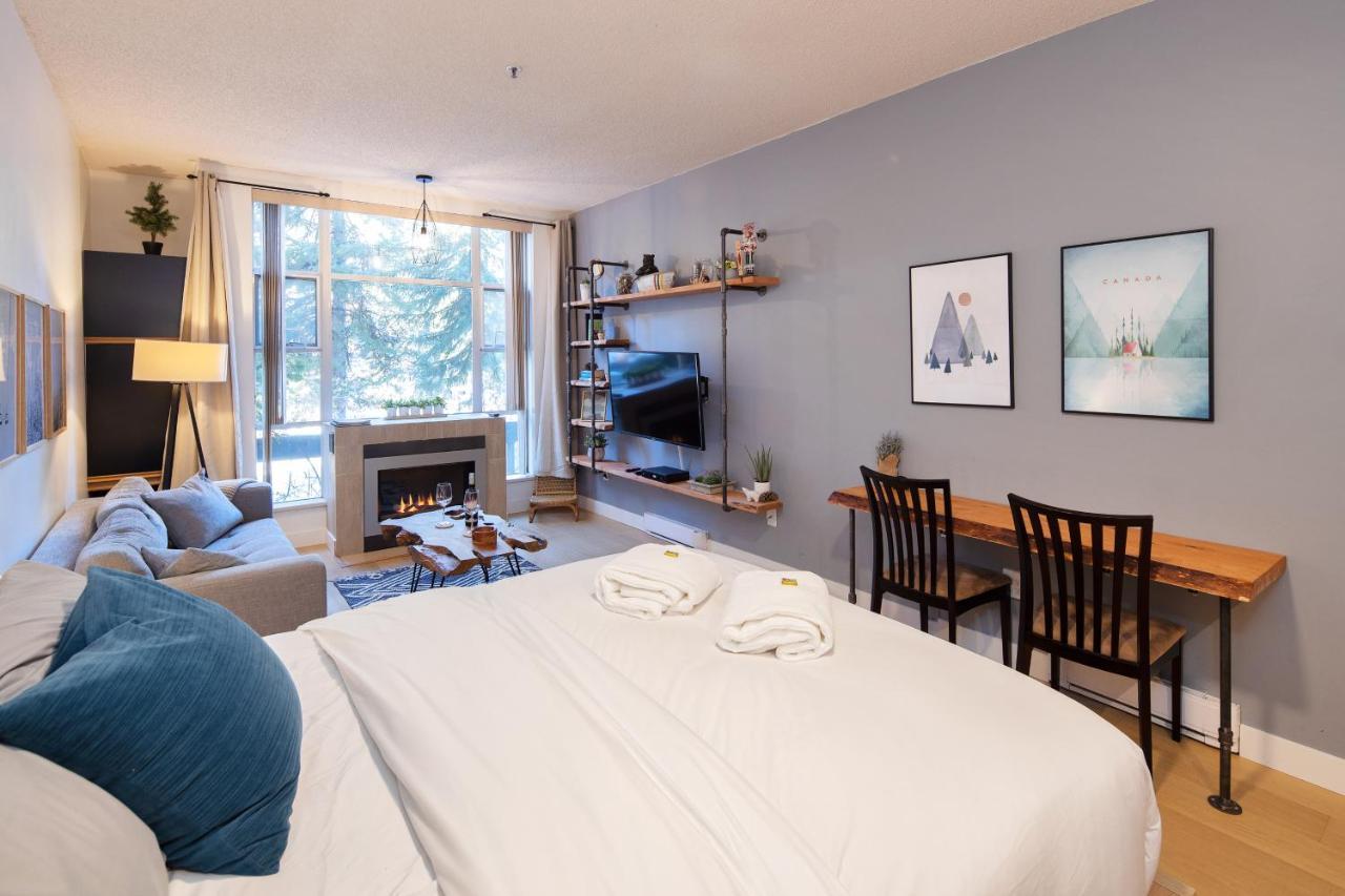 Bright Suite At Ski In/Out Glacier Lodge! Whistler Extérieur photo